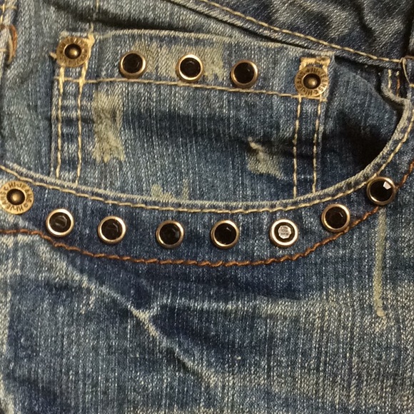 Distressed Washed Jean w/ Bead Embellished Pockets - Picture 4 of 6